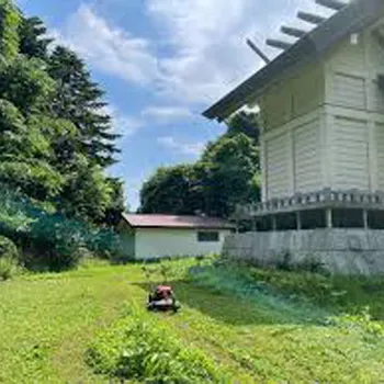 神社管内の草刈り